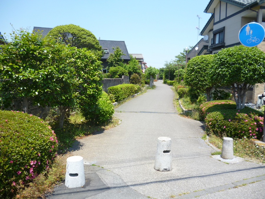 なかよし通り沿いの閑静な住宅街