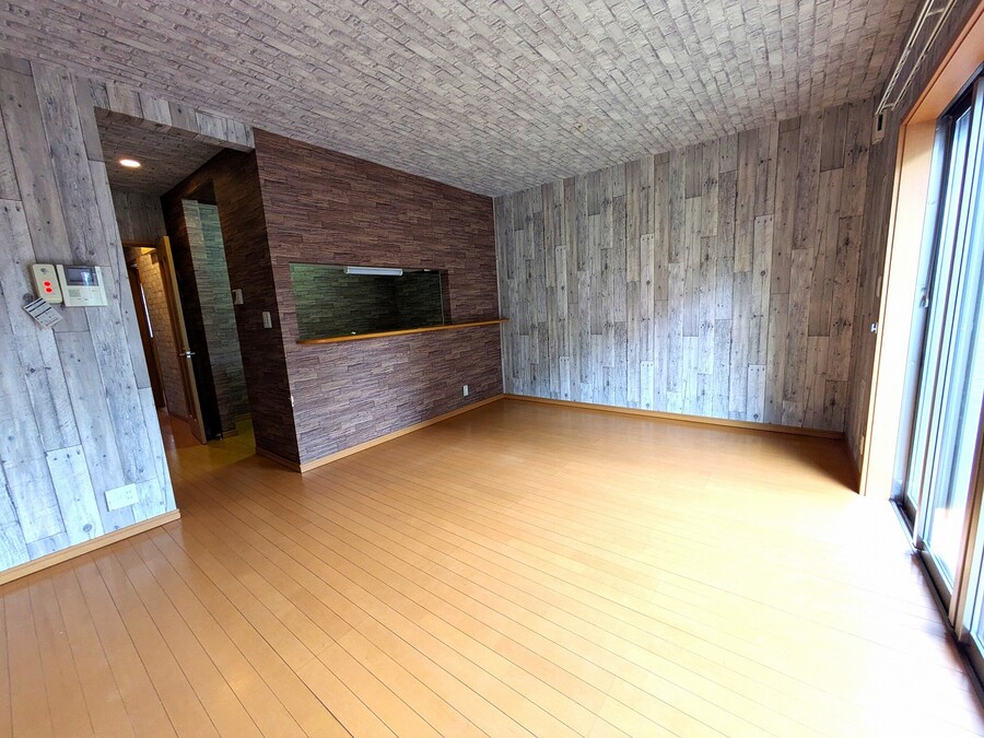 個性的なクロスを採用したリビング
