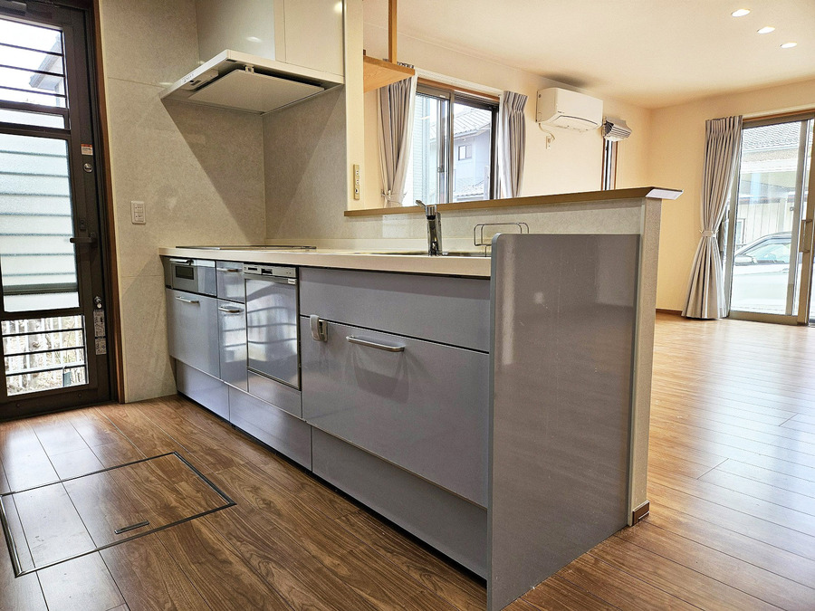 ビルトイン食洗機付き対面式キッチンです(2024年3月撮影)