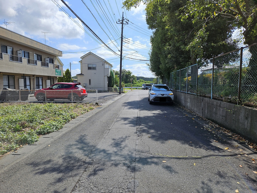 前面道路も6m幅ございますので、往来や駐停車も安心して行えます