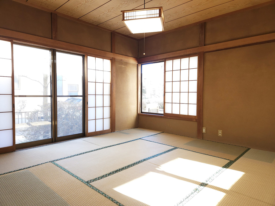 1階和室も明るい空間です