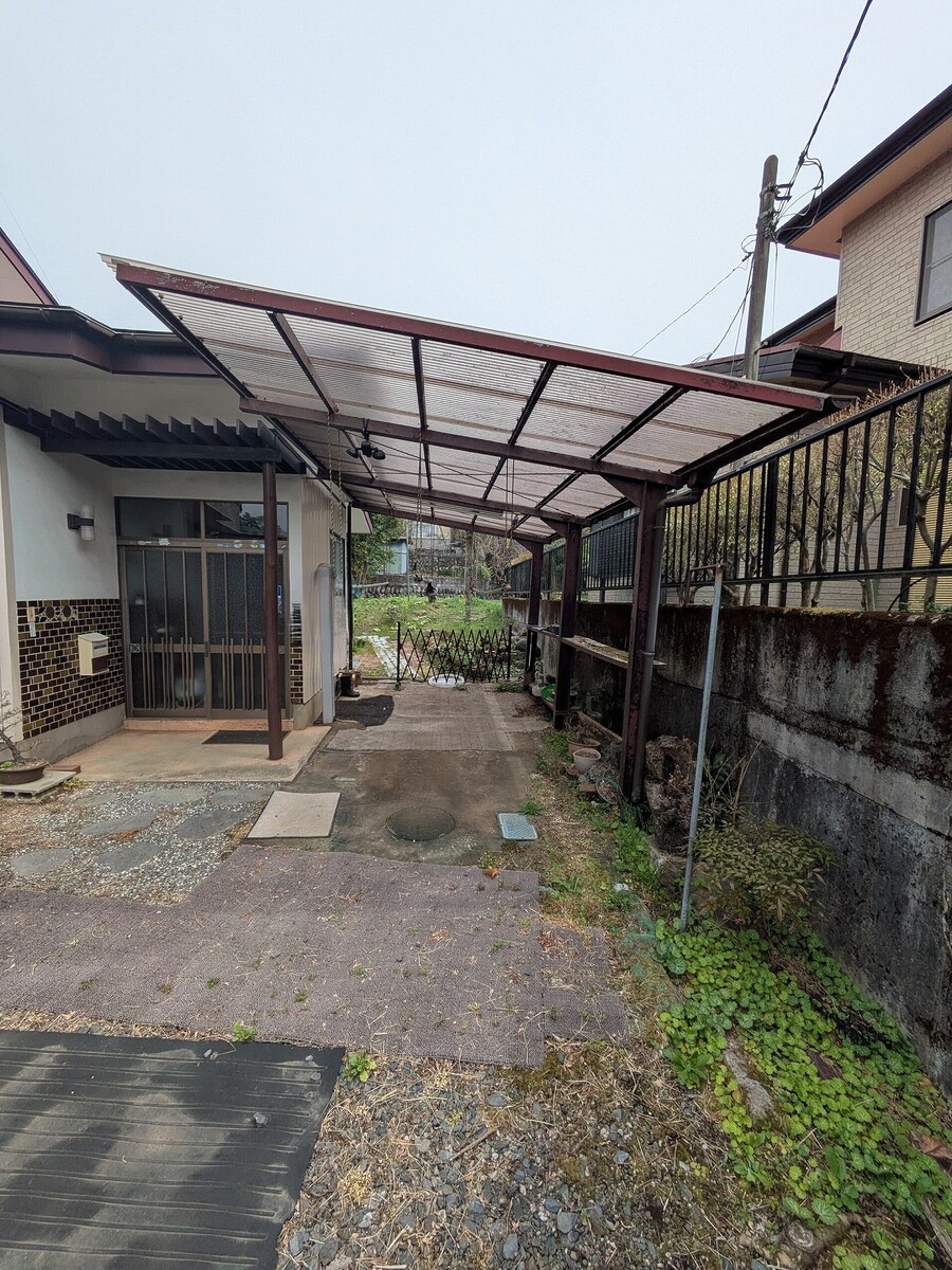 カーポート1台分(車両サイズ制限あり)