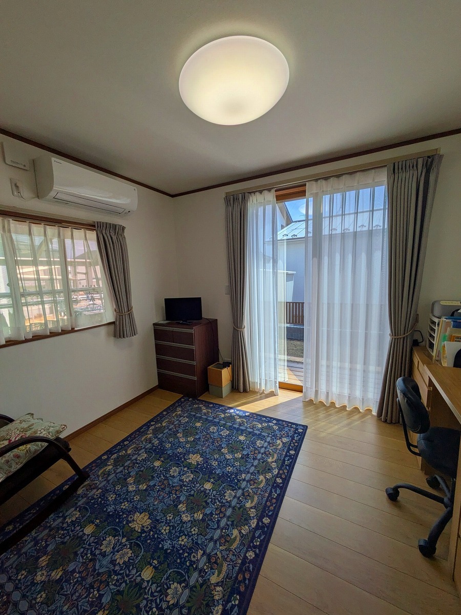 東南角部屋で明るい洋室5.2帖