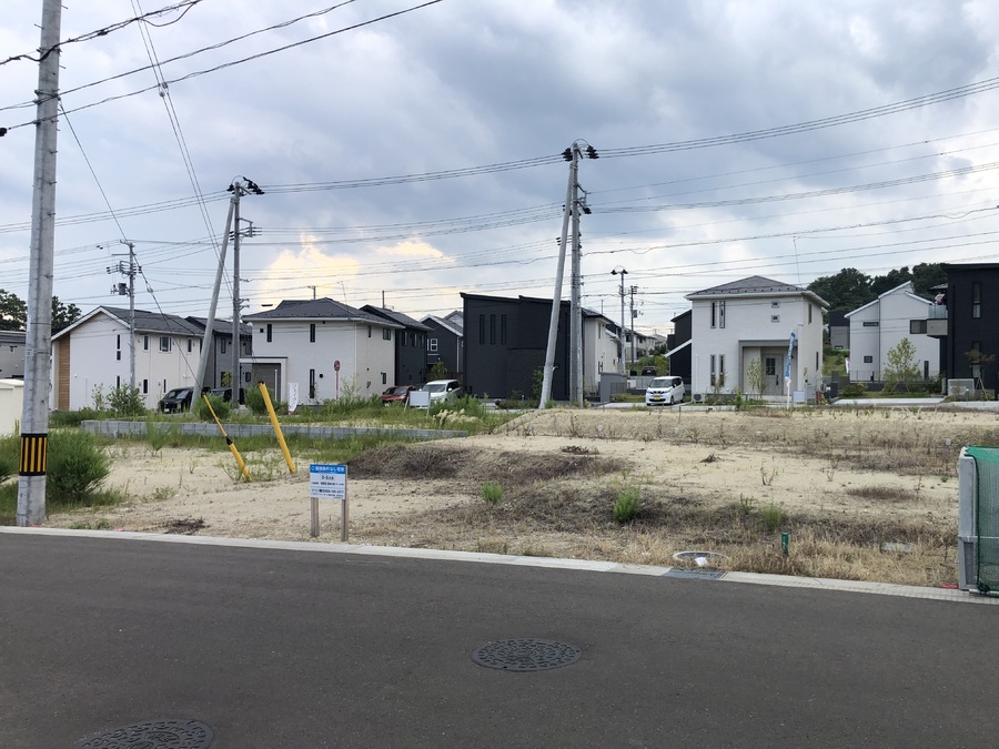 泉中央駅が最寄り駅の邸宅街。子育て世代に嬉しい商業・教育施設が凝縮された泉中央が生活の舞台です。