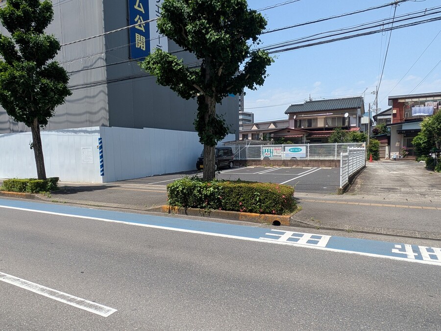 南側道路、東側通路で2方向開放