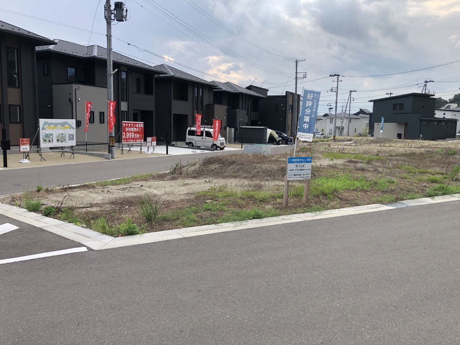 角地なので日当たり良好です。