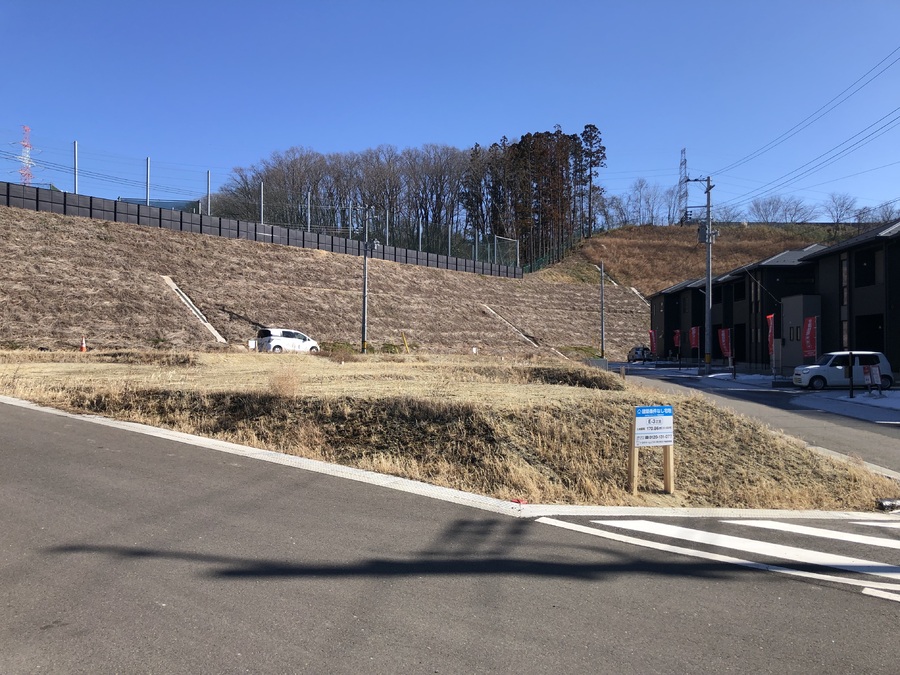 分譲地の奥側に位置するE街区なので、交通量も少なく安心です。