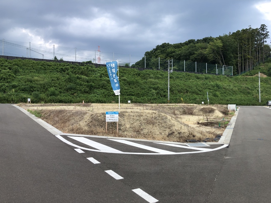 分譲地の奥側に位置するE街区なので、交通量も少なく安心です。