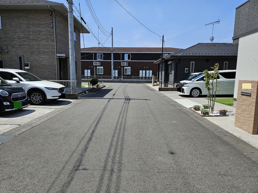 東側前面道路 6m幅ですので、往来や駐車もラクラクです