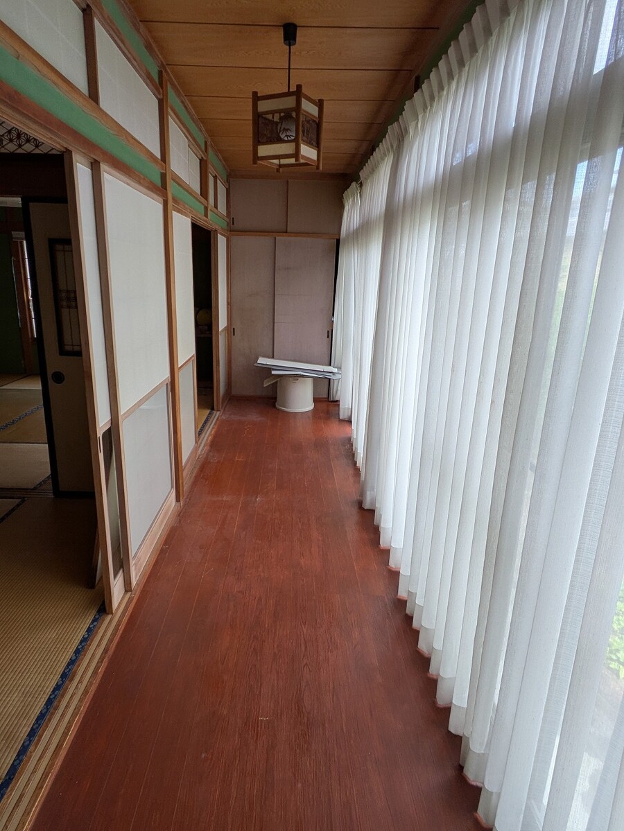 和室2間に面した広縁