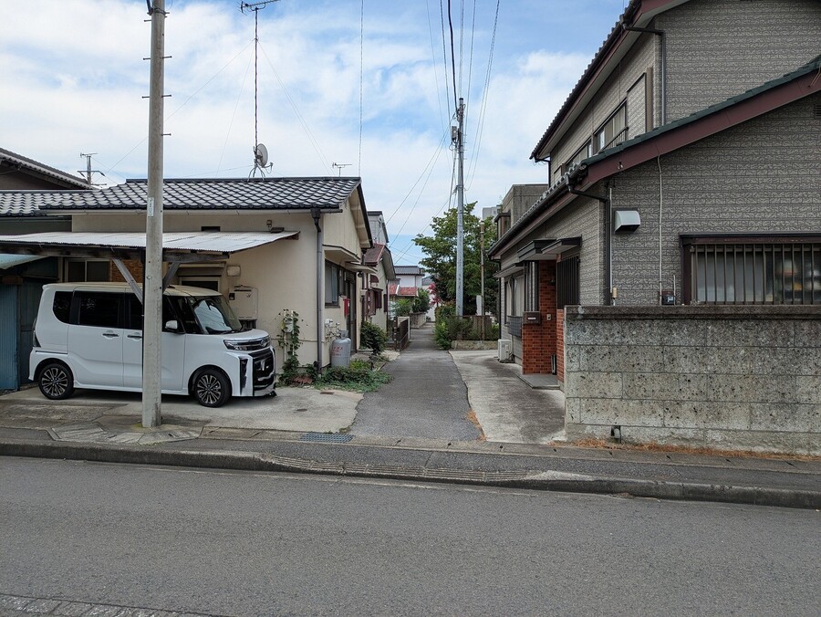 前面道路　西側