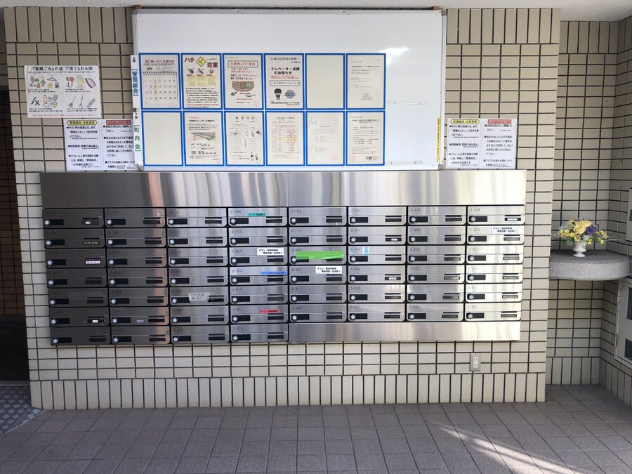 集合ポスト完備で、郵便物の受け取りに加え、管理組合からのお知らせもスムーズに確認できます。
