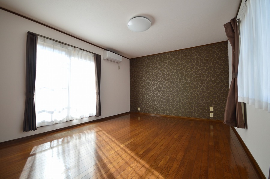 アクセントクラスを採用した主寝室10.5帖