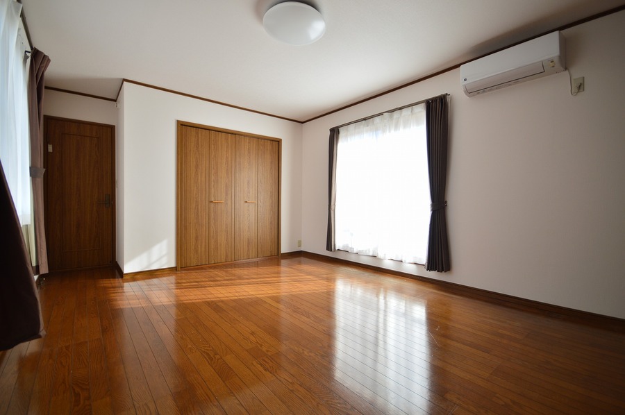 寝室10.5帖には広めのクローゼット付き