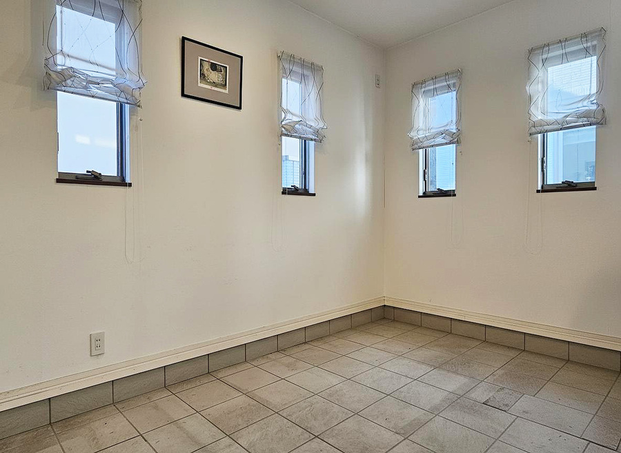 玄関横の広々とした土間スペース