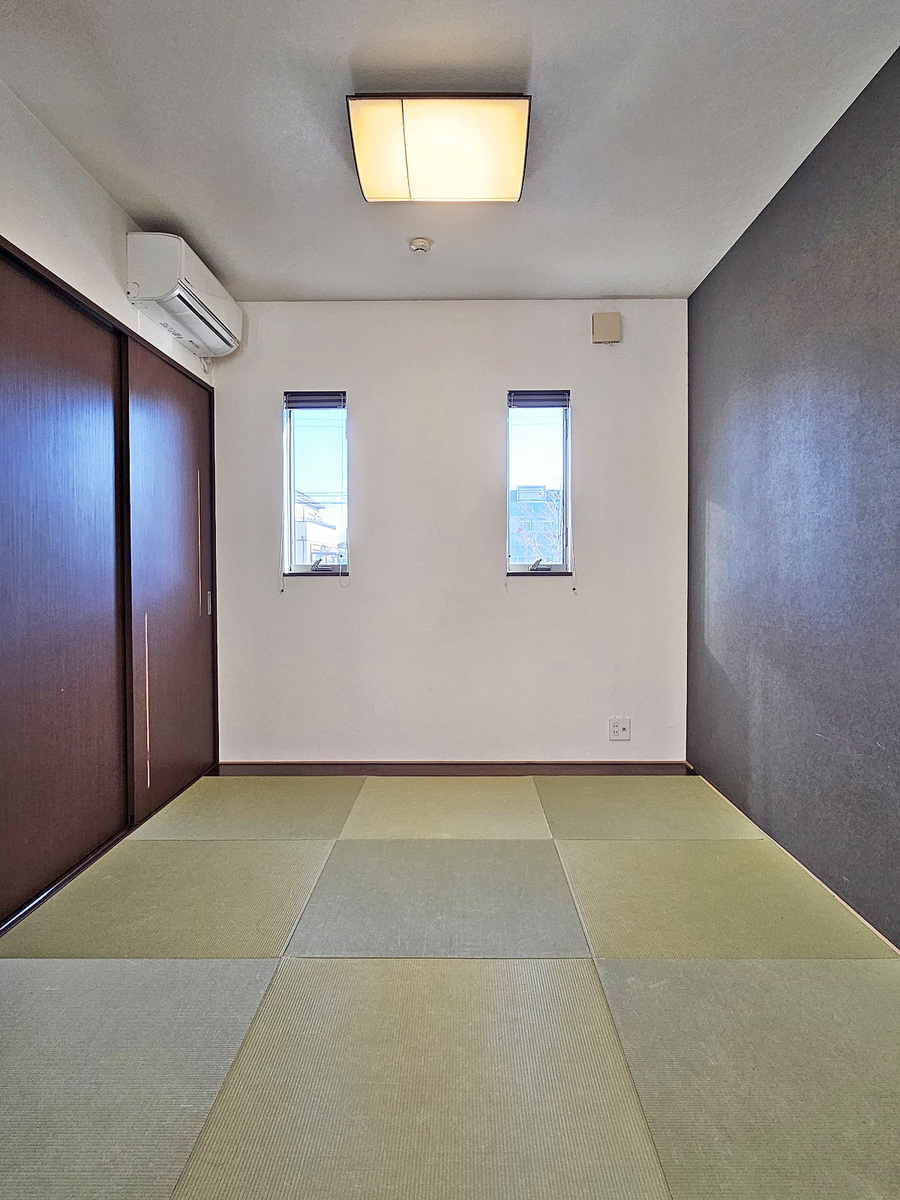 リビング隣接の和室 客間など幅広く利用可能です