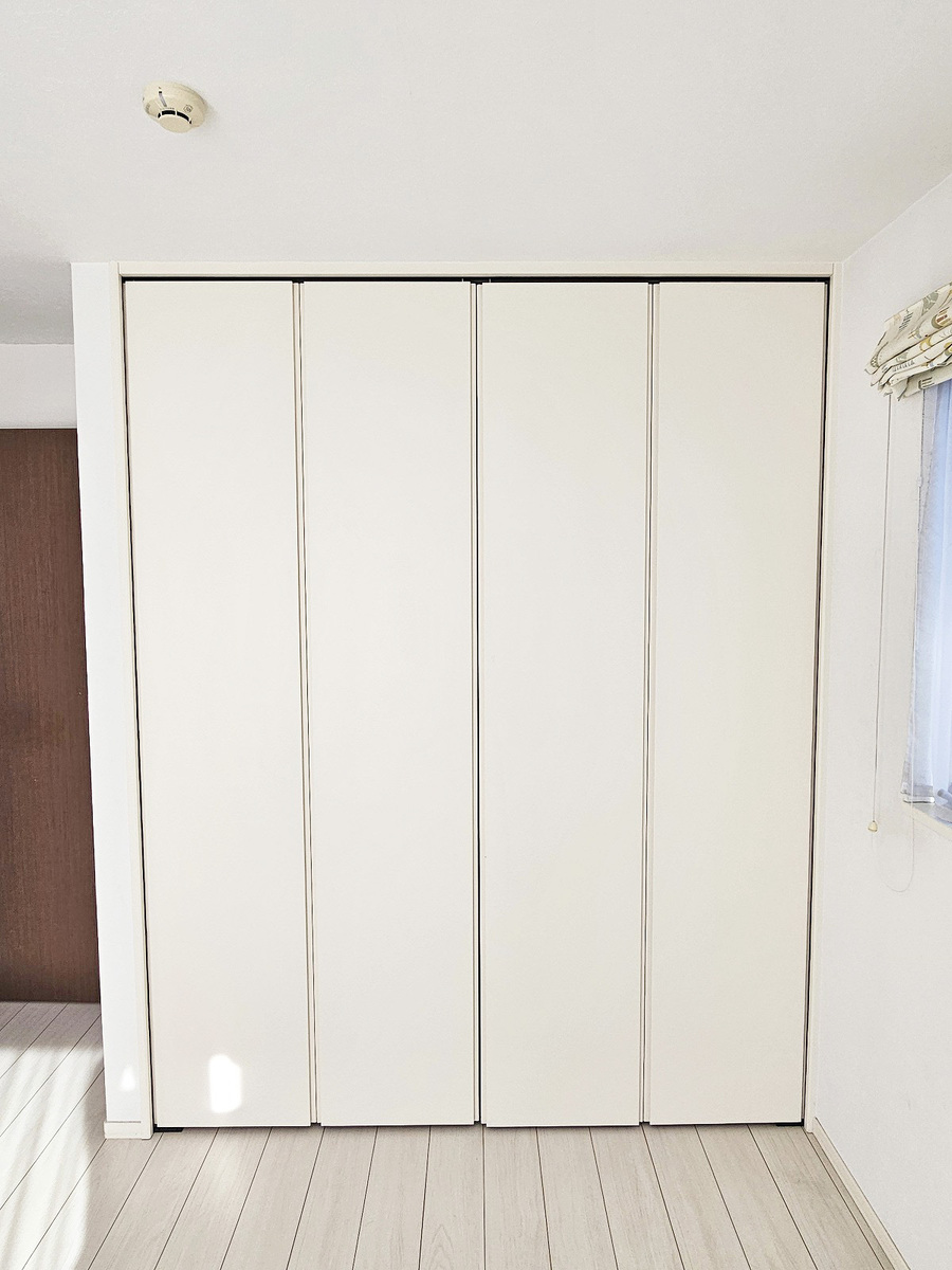 2階東南洋室収納