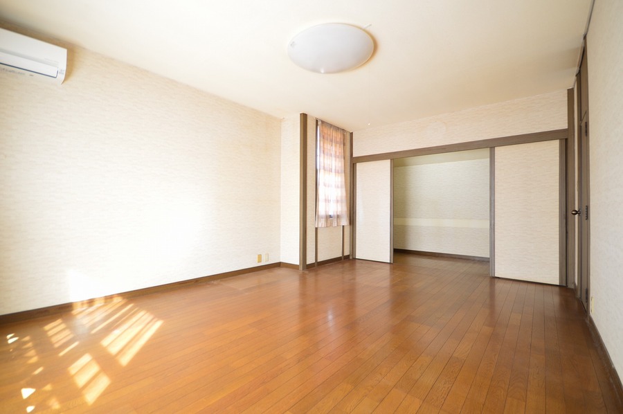 ２階１０帖洋室