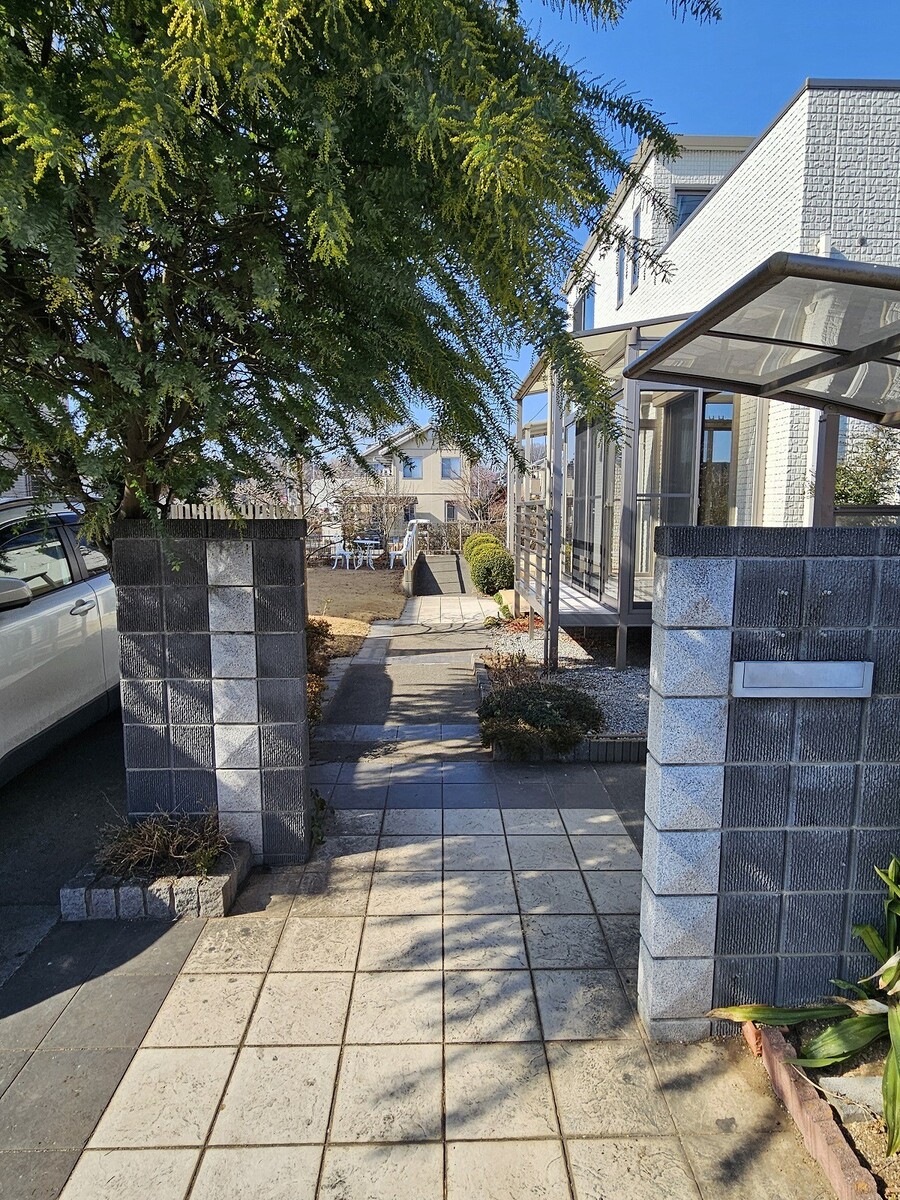 玄関アプローチ