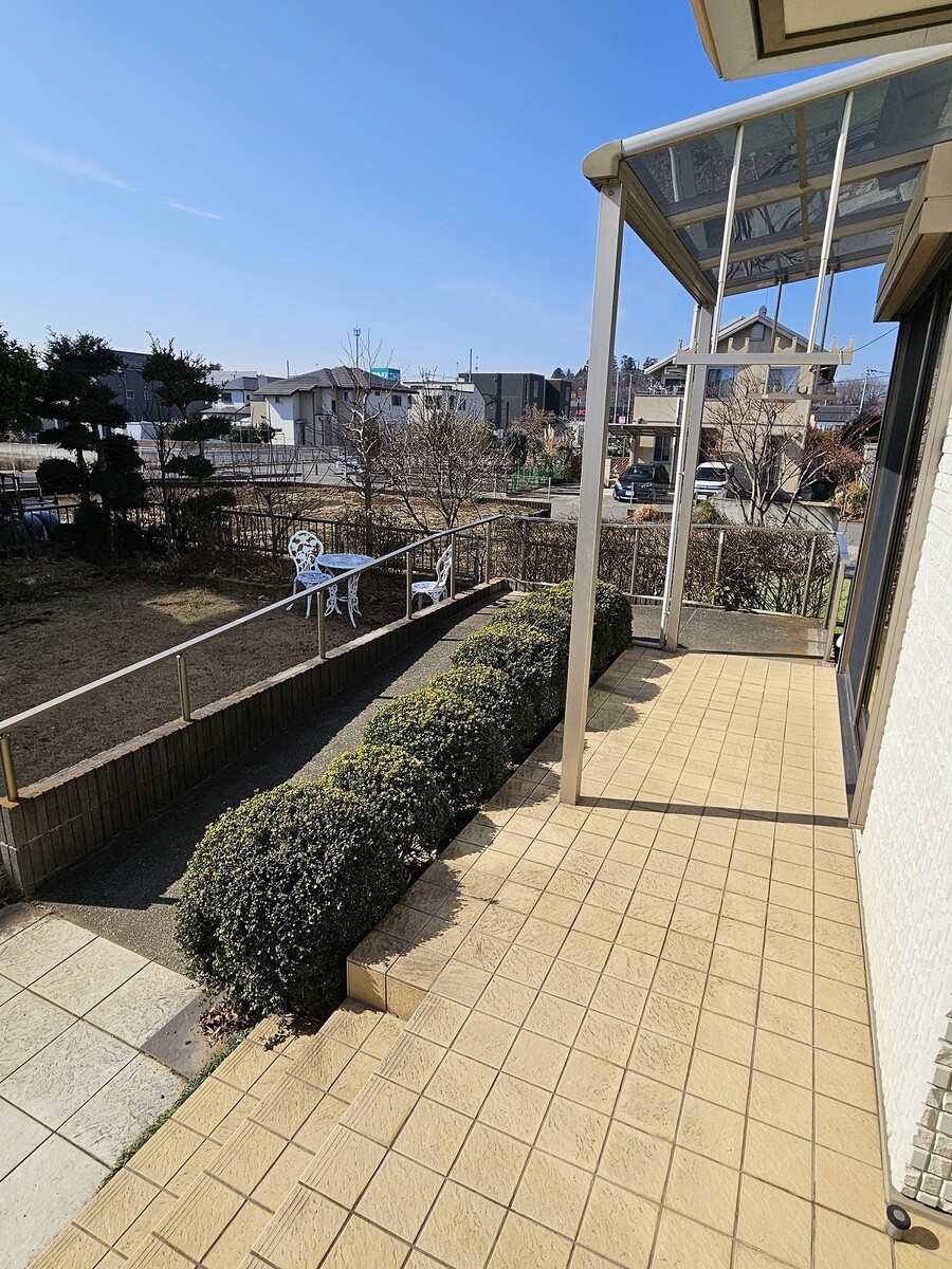 車椅子になっても出入りが出来るようにスロープを設置しています