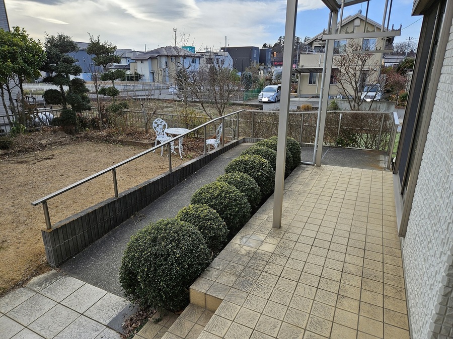 車椅子になっても出入りが出来るようにスロープを設置しています