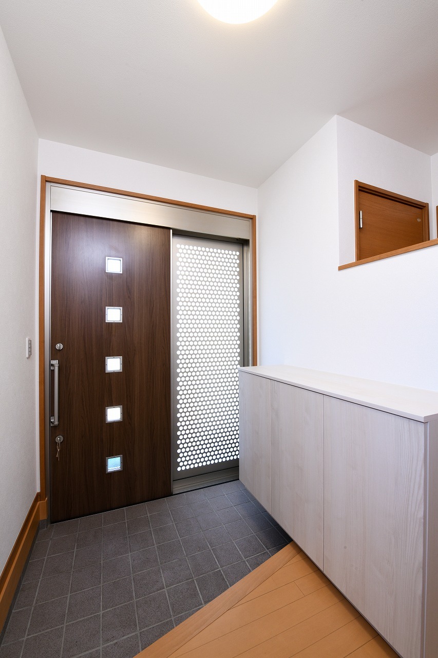 玄関　下駄箱新設