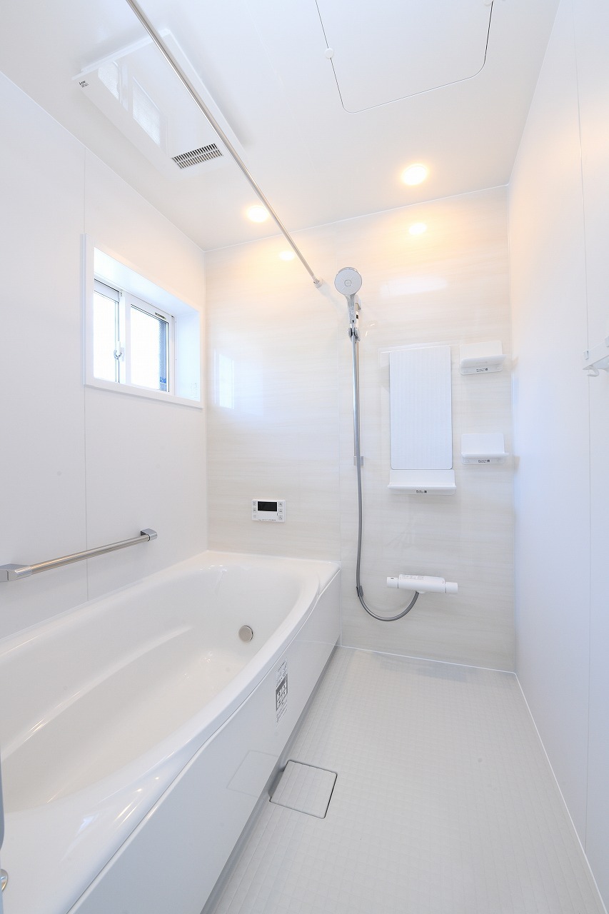 ユニットバス新品　浴室暖房乾燥機付き