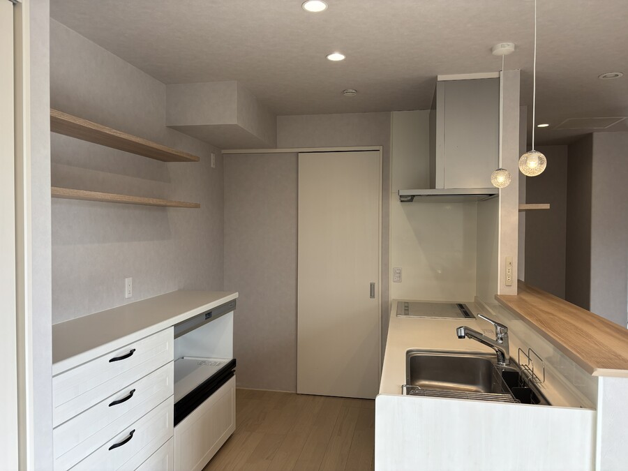 キッチン　※クリーニングと壁クロス貼替を実施致します