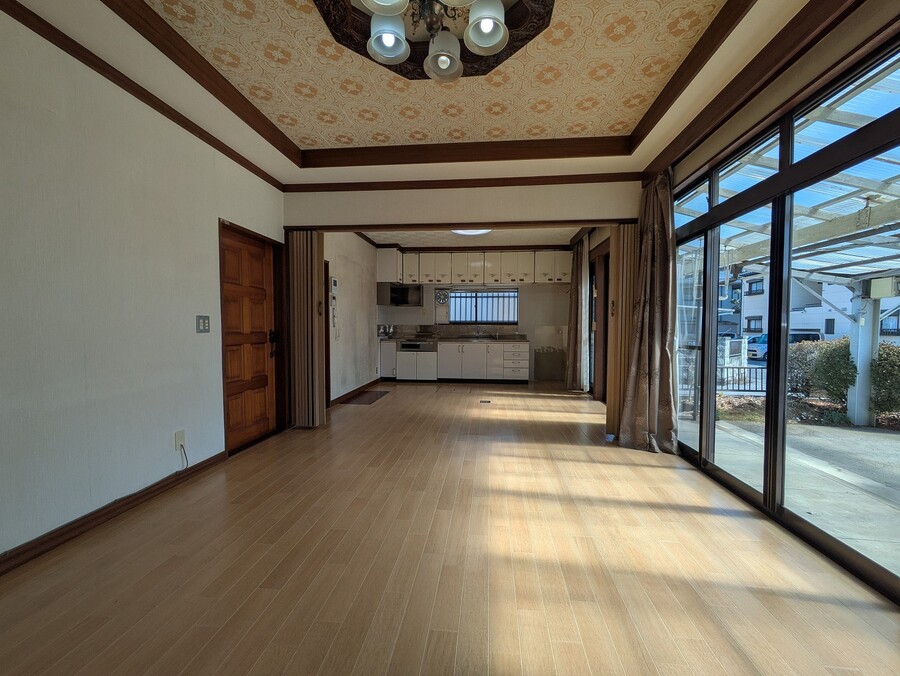 南側が大きく開口があり明るいリビングです