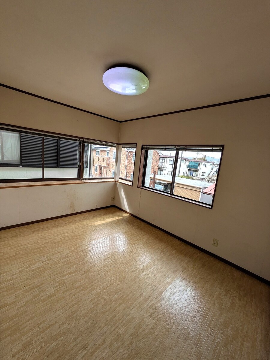 2F北西洋室はコーナー出窓になっています