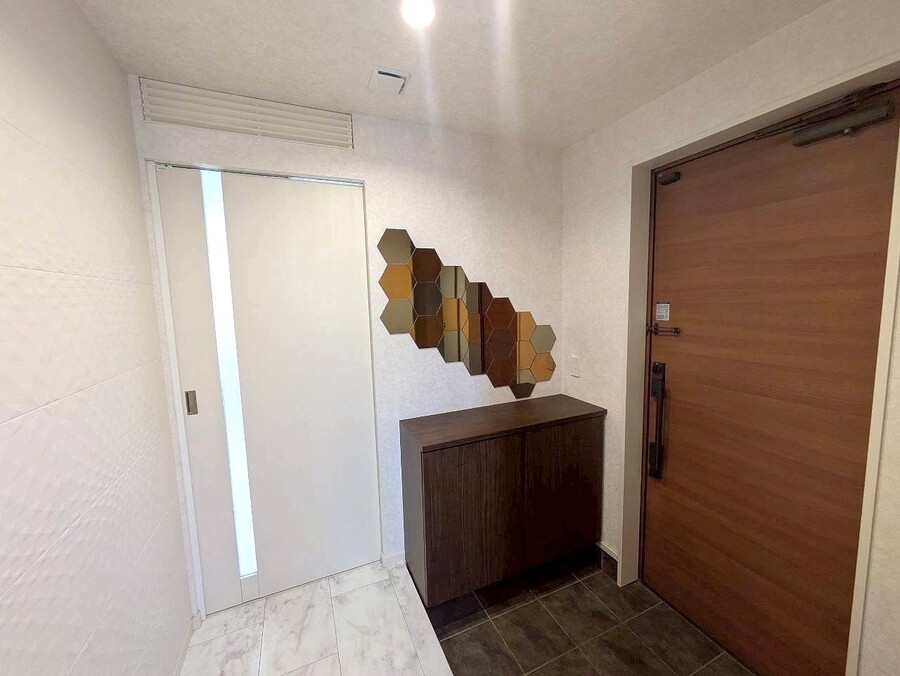 玄関 シューズボックスには通常利用する靴やスリッパの保管に