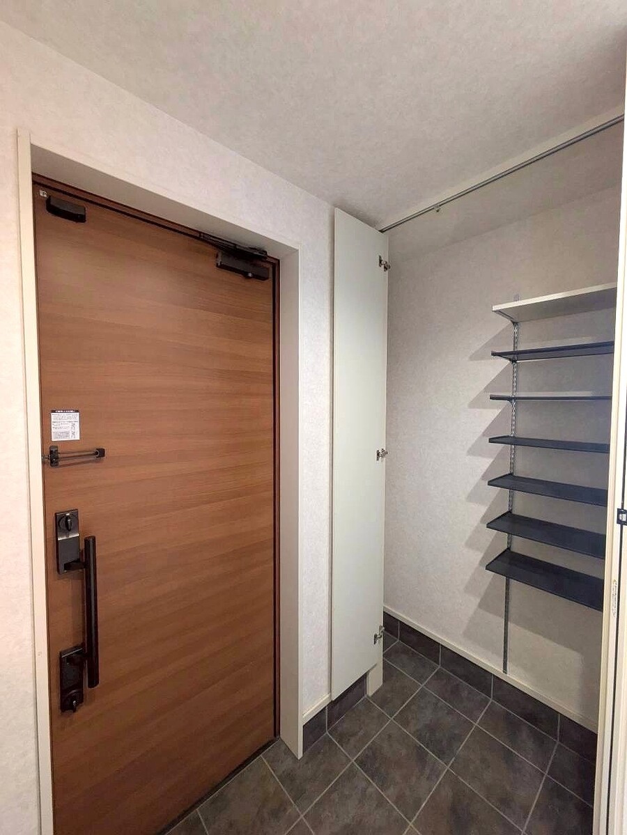 玄関 土間収納付きでアウトドア用品の収納にも活用出来ます