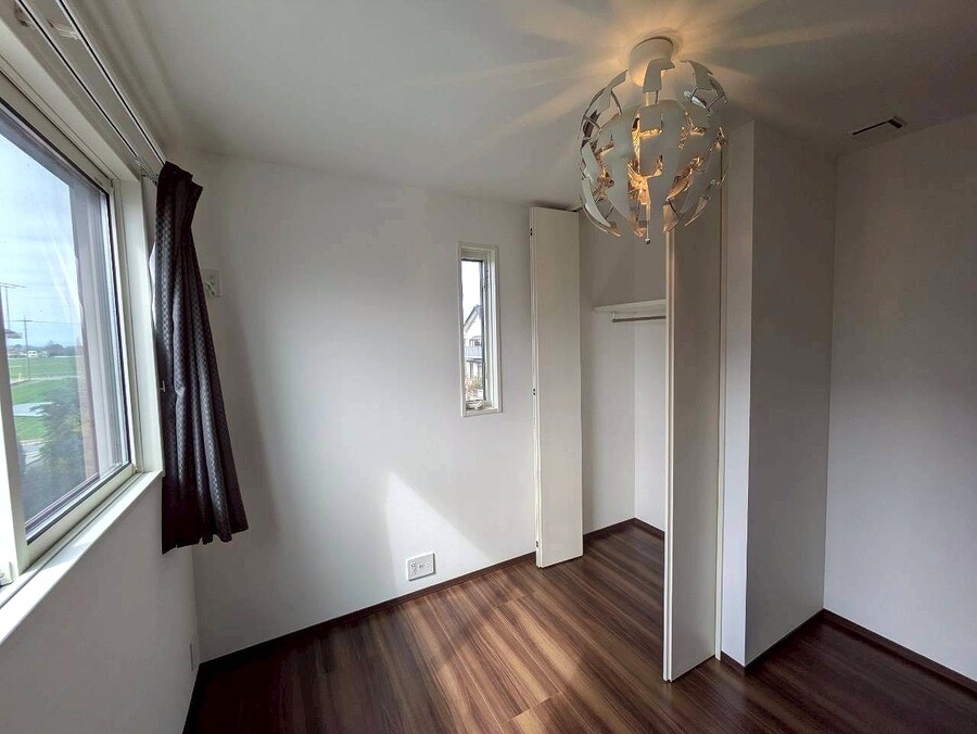 2F 南西洋室 収納付きです