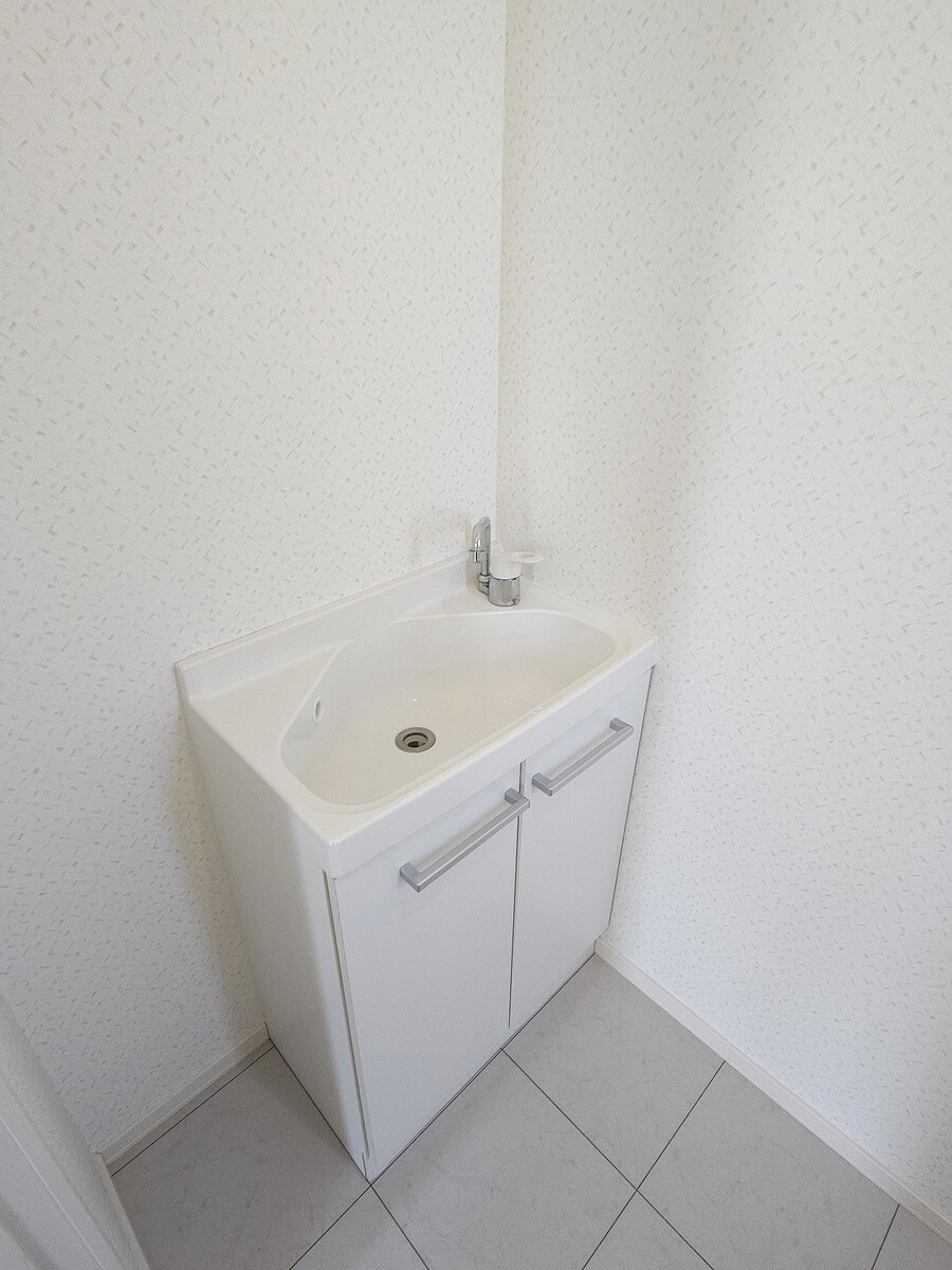 1階トイレには手洗い器がございます