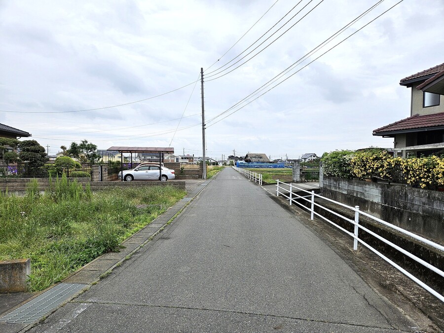 東側前面道路
