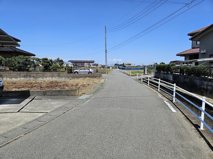 東側前面道路