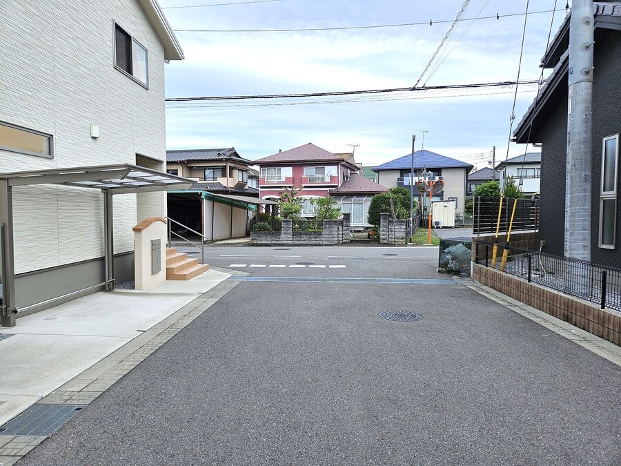 東側前面道路