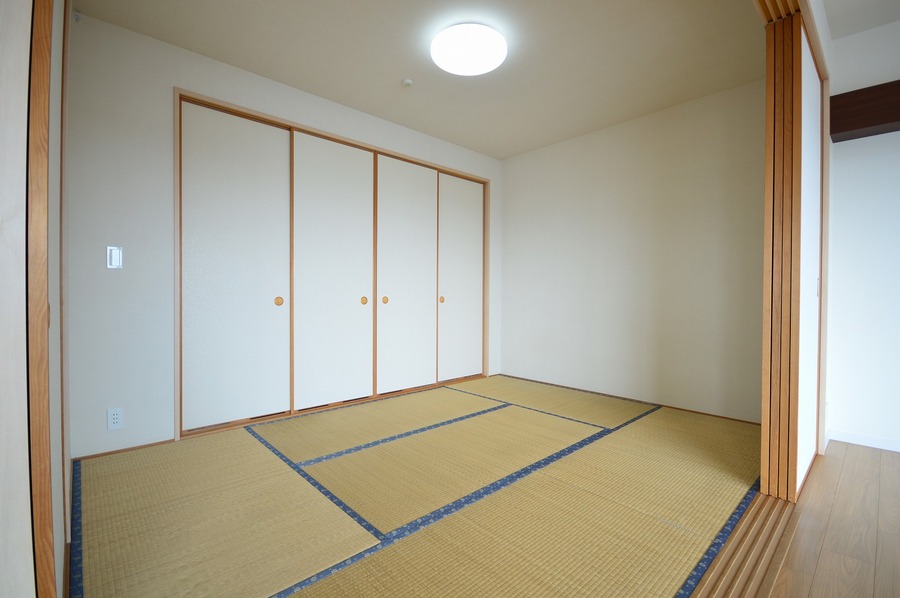 LDKと続き間の和室が、ゆとりある住空間を演出。扉を開ければ一体感のある広々空間に。