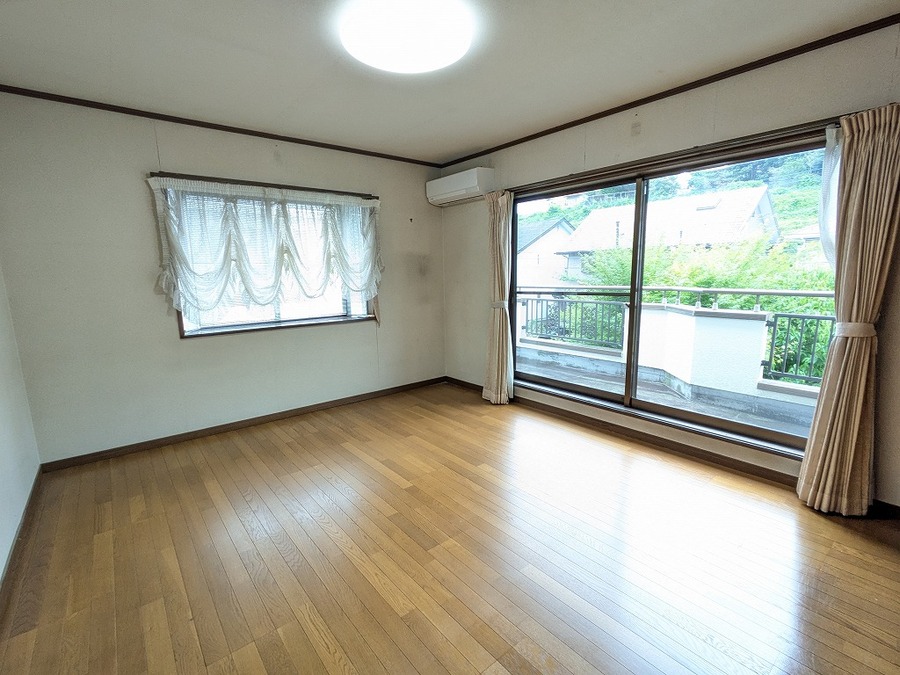 2F　南東洋室