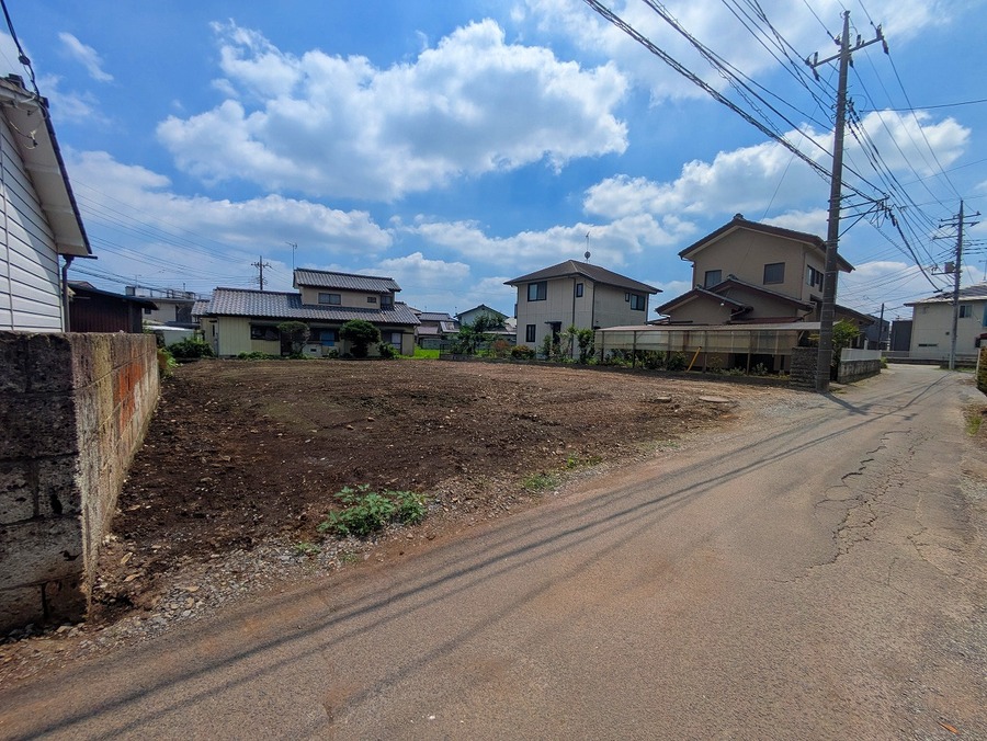 敷地が広く日当たりも良好です
