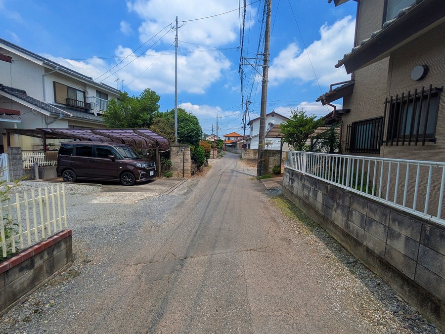 前面道路(西側より撮影)