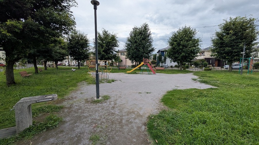 公園（物件東側)