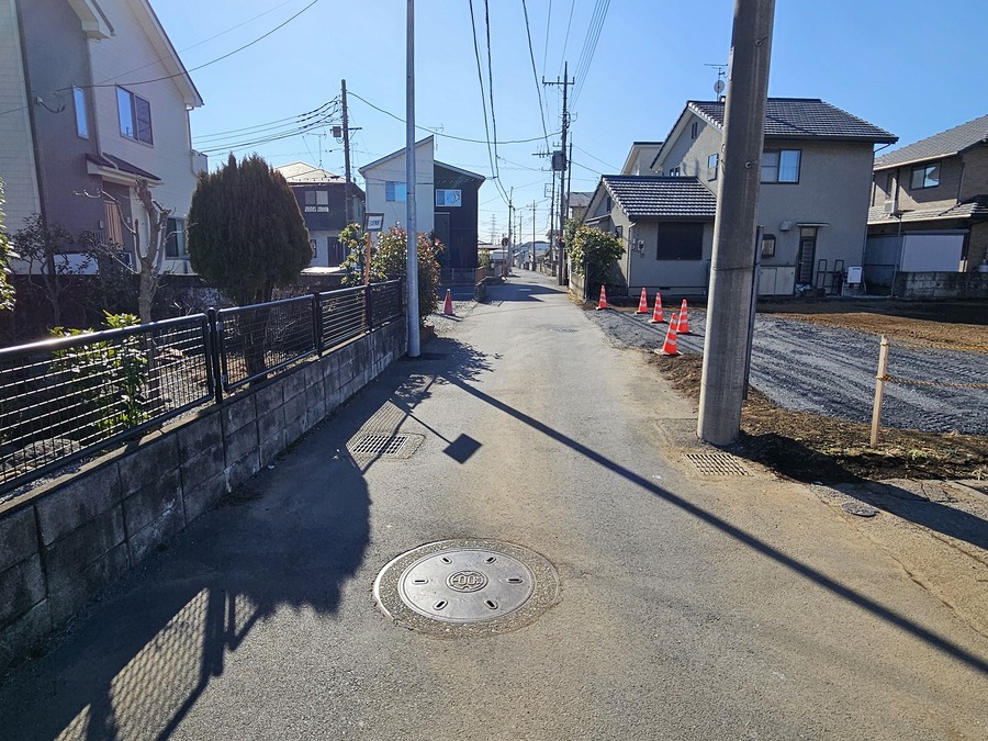 現地　東側前面道路