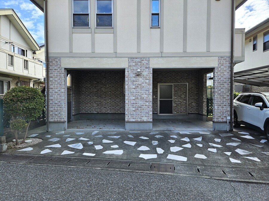ガレージ (概略寸法 横幅：2.6m　奥行：3.6m)