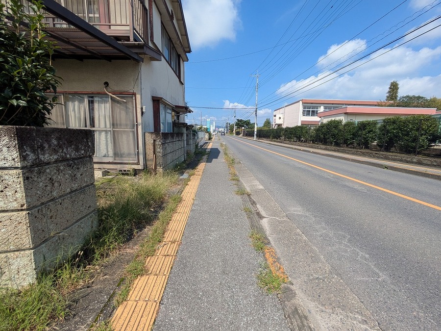 前面道路　歩道部分
